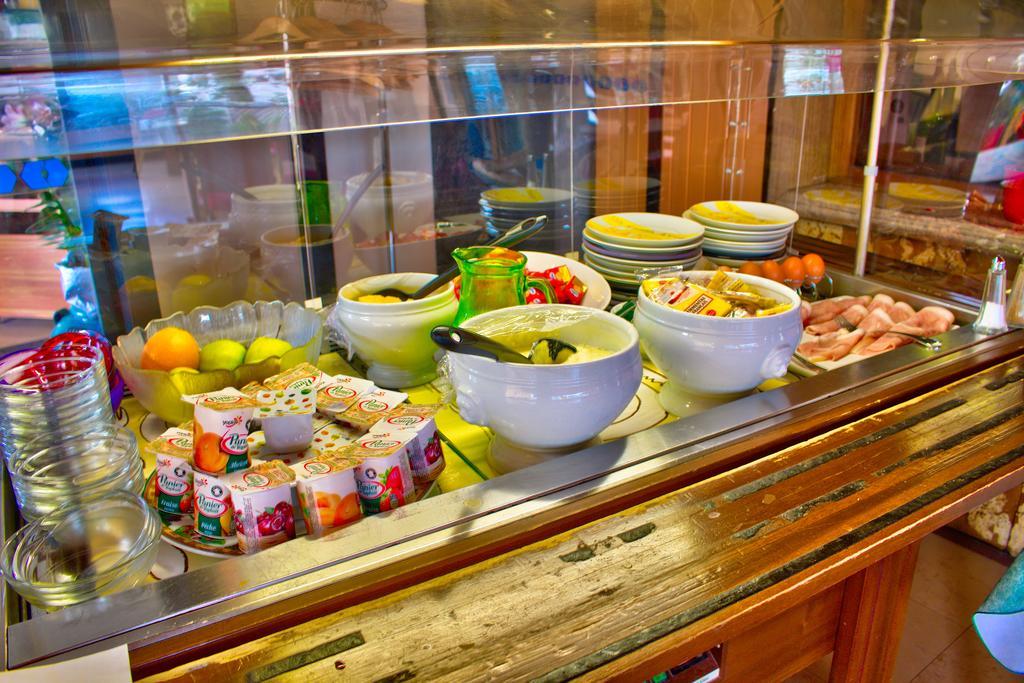 Logis Hotel Restaurant Le Chalet Du Mont Roland Sampans Luaran gambar